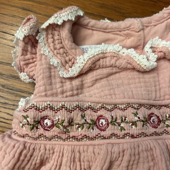Iris & Ivy Girls Dress 0-3 Months Rose Smocked Americana Classic Embroidered (4) - Picture 4 of 7